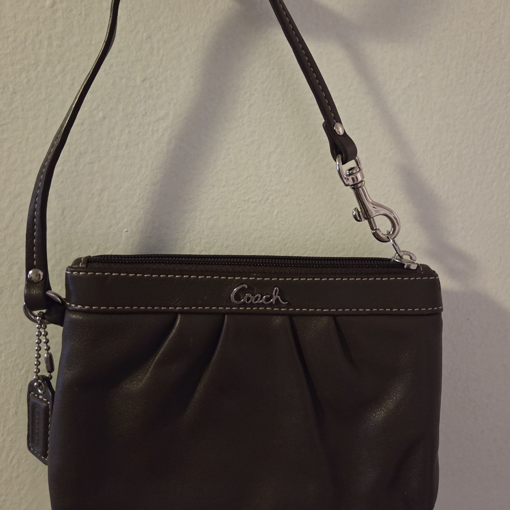NWOT Coach Choclate Brown Leather Wristlet Clutch